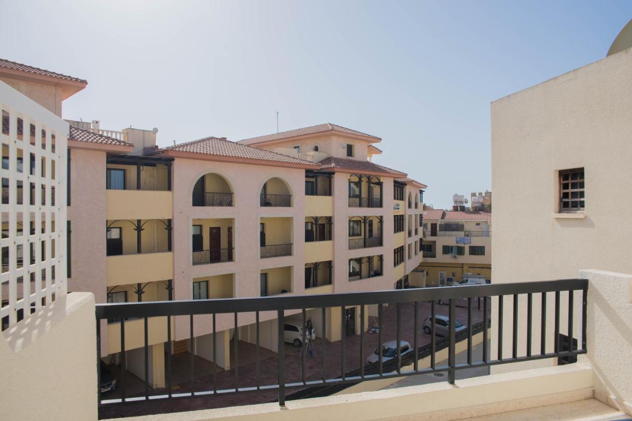 One Bedroom Apartment In Paphos In Good Location Екстериор снимка