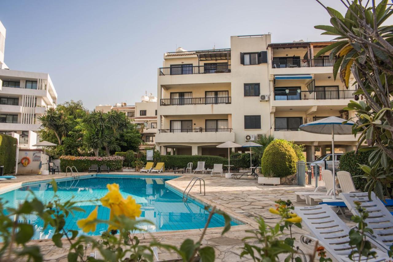 One Bedroom Apartment In Paphos In Good Location Екстериор снимка